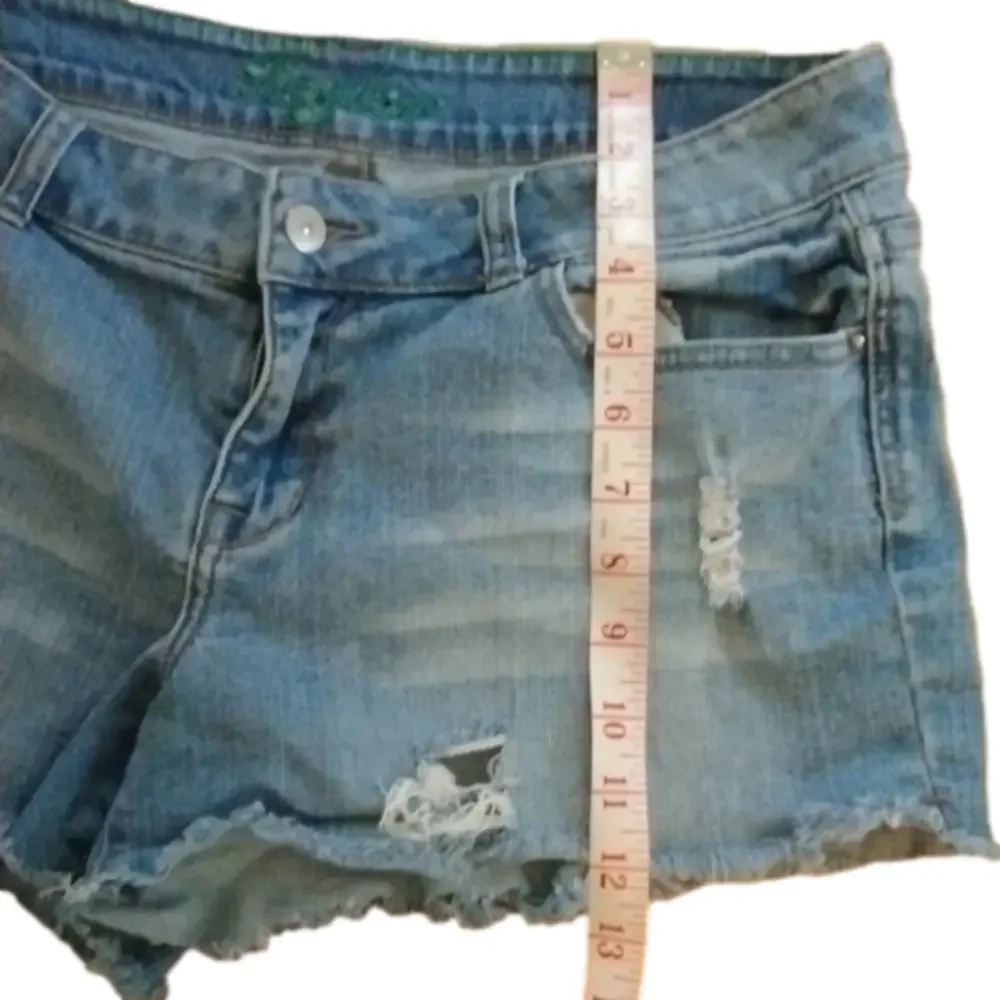 Delia's cut off shorts, taylor style. See measurements, no tags.Waist 35